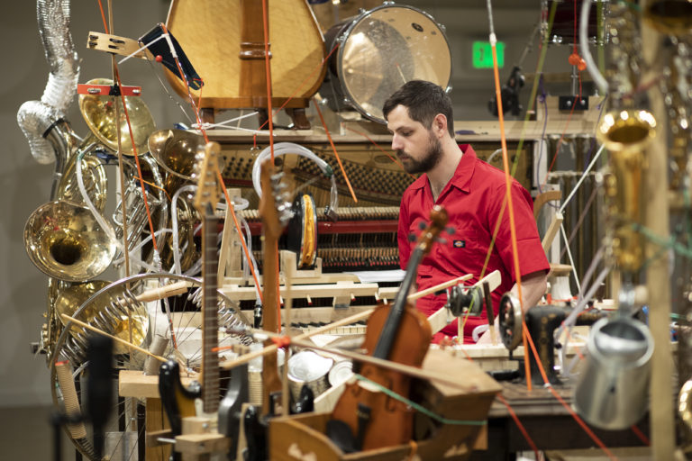 Andy Thierauf performing Zwei Mann Orchester