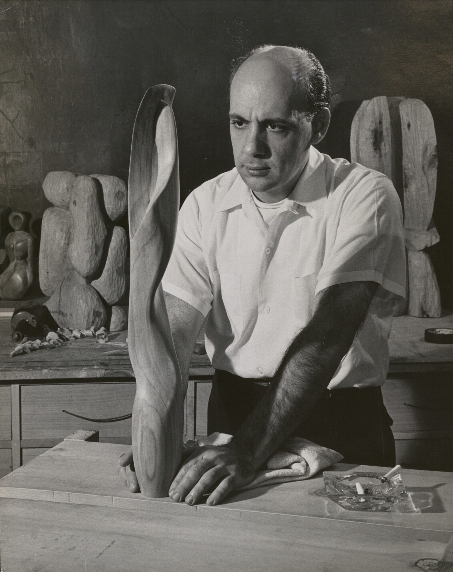 Sculptor Ralph Dorazio, 1961. Photograph by Daniel Kramer. From the Erick Hawkins and Lucia Dlugoszewski Papers, Music Division, Library of Congress, Washington, D.C. Used with permission of the Hawki