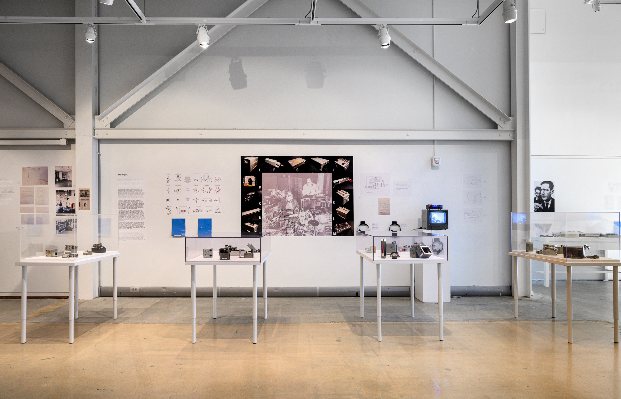 BowerbirdTudorExhibition__ViewInside_ExhibitionViews_16